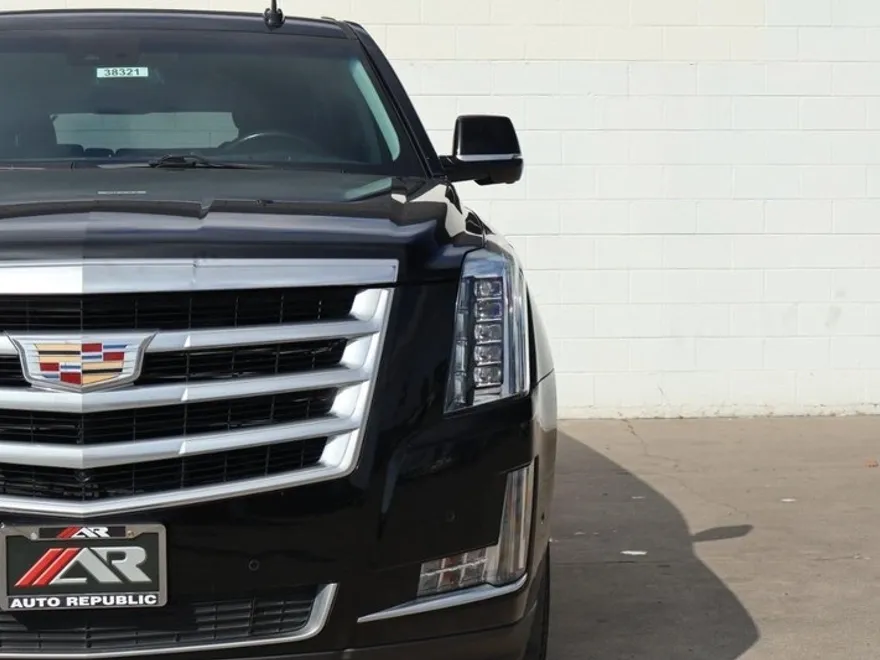 2019 Cadillac Escalade ESV Luxury photo 1