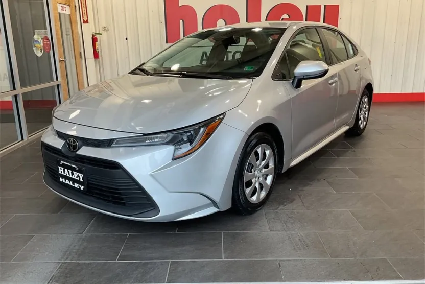 2024 Toyota Corolla LE photo 1