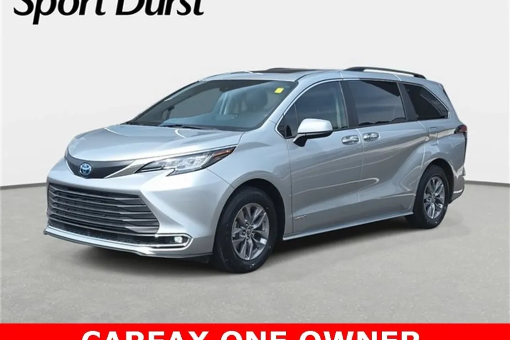 2021 Toyota Sienna XLE photo 1