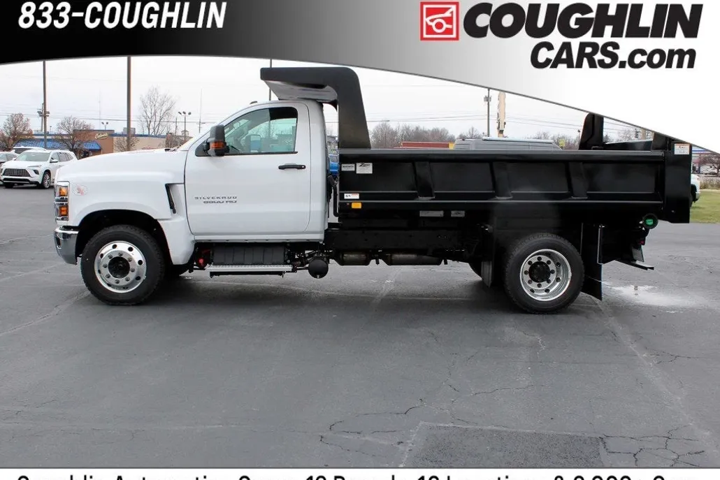 2024 Chevrolet Silverado 5500HD Work Truck photo 1