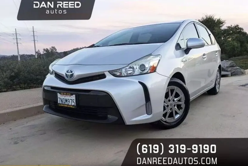 2015 Toyota Prius V Two photo 1