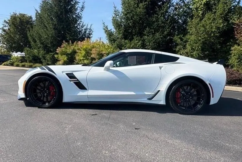 2017 Chevrolet Corvette Grand Sport 2LT photo 1