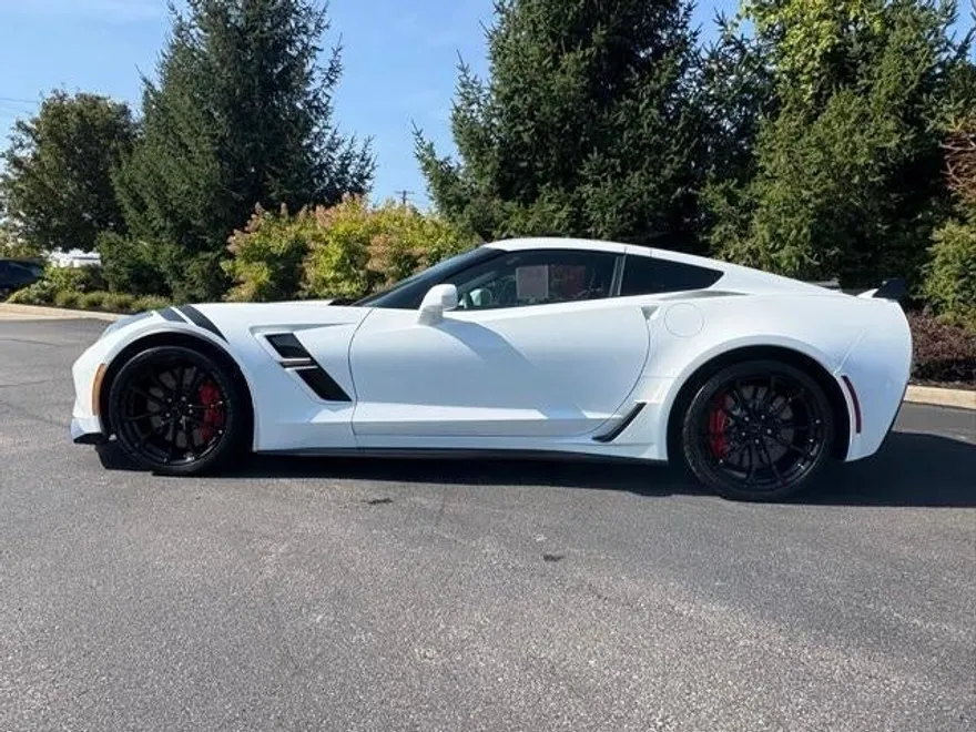 2017 Chevrolet Corvette Grand Sport 2LT photo 1