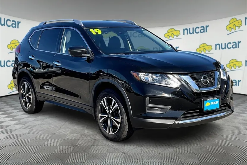2019 Nissan Rogue SV photo 1