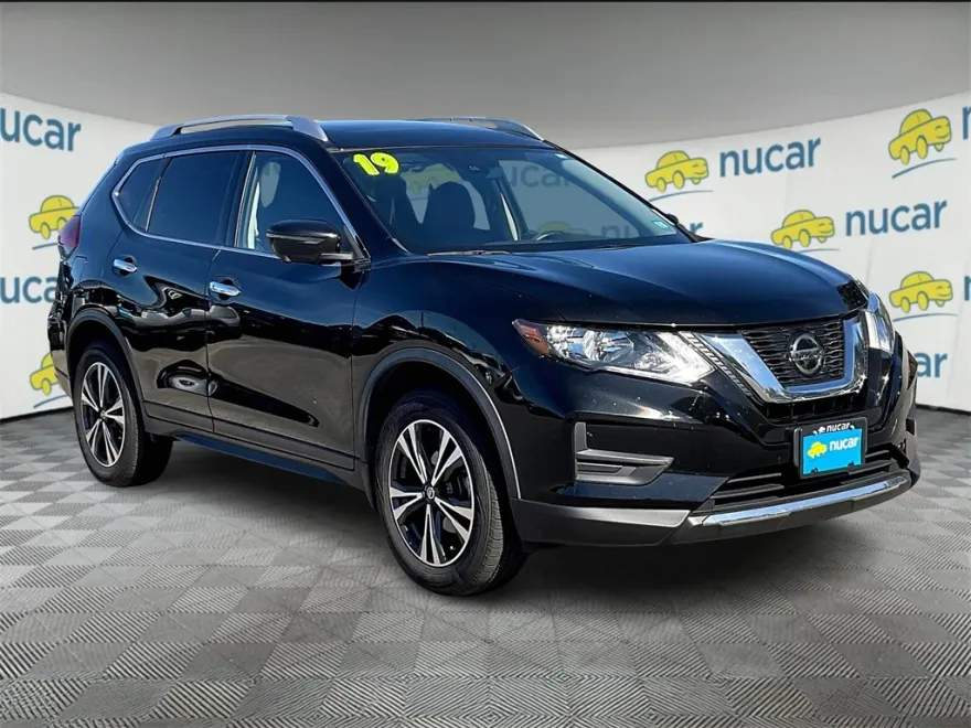 2019 Nissan Rogue SV photo 1