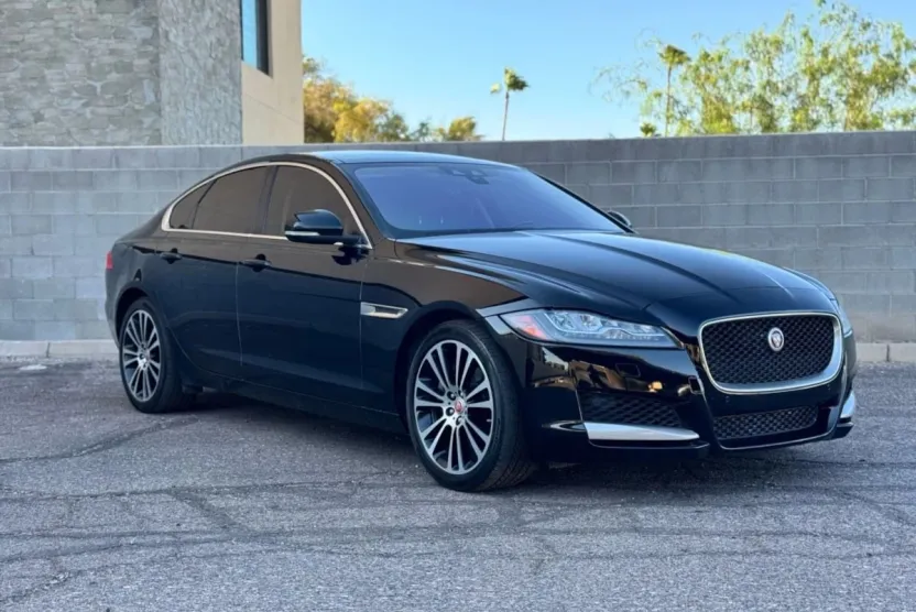 2020 Jaguar XF 25t Prestige photo 1