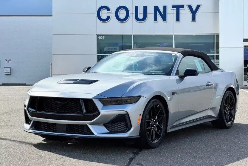 2025 Ford Mustang GT Premium Convertible photo 1
