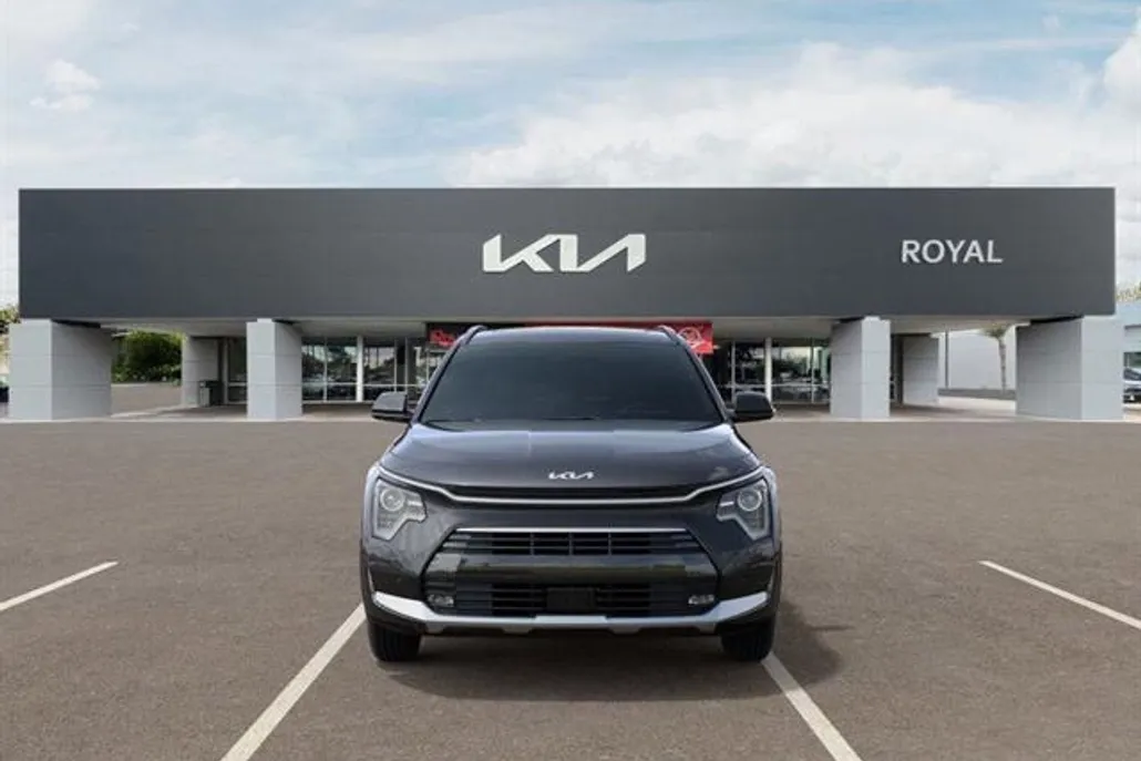 2025 Kia Niro SX photo 1