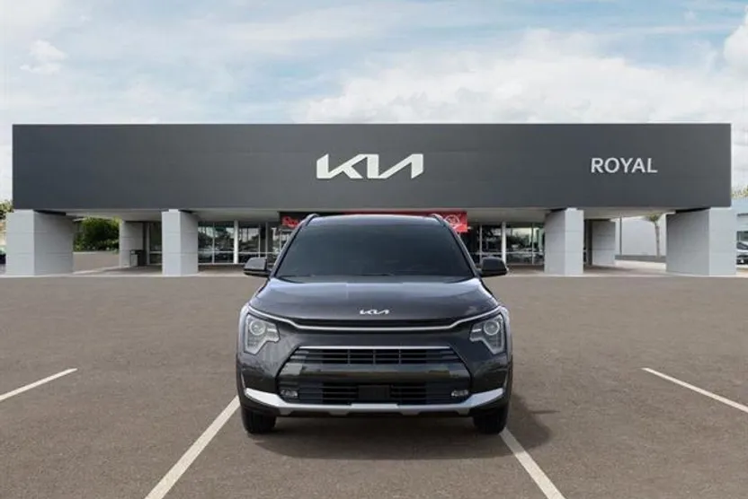 2025 Kia Niro SX photo 1