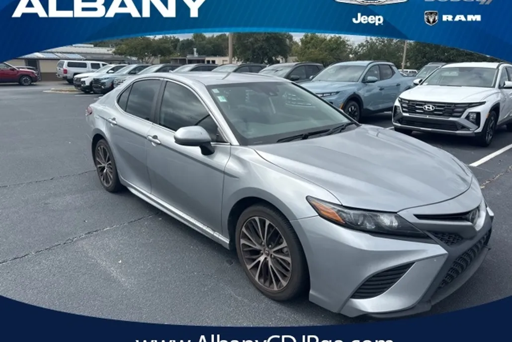 2019 Toyota Camry L photo 1