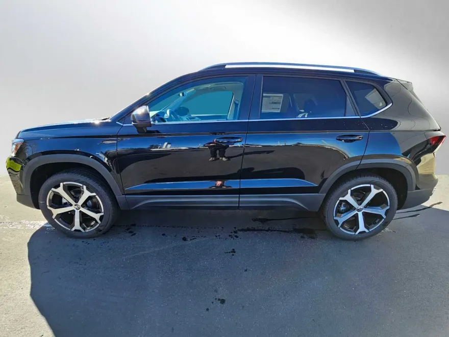 2025 Volkswagen Taos SEL photo 1