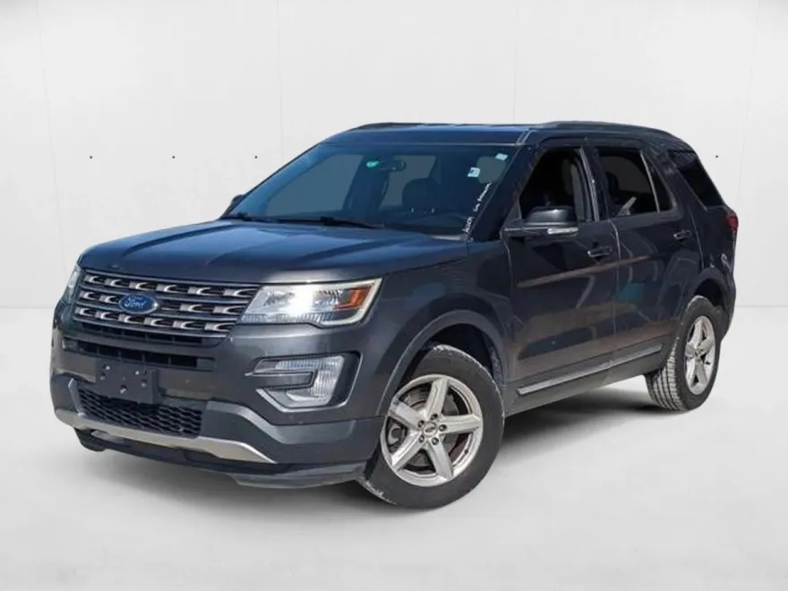 2017 Ford Explorer XLT photo 1