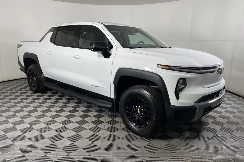 2025 Chevrolet Silverado EV LT photo 1