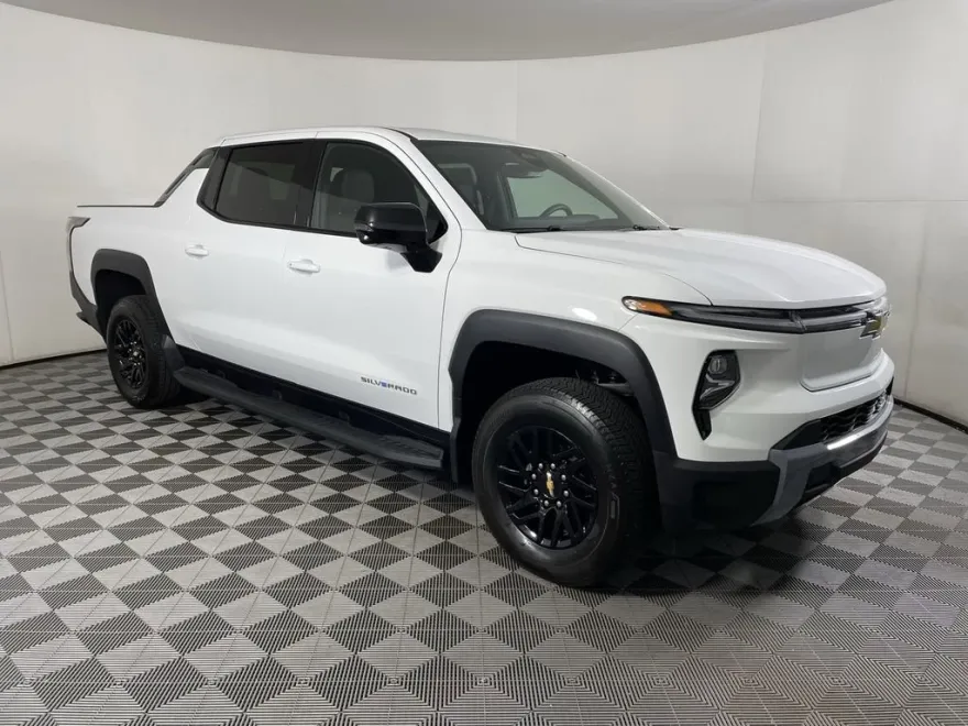 2025 Chevrolet Silverado EV LT photo 1