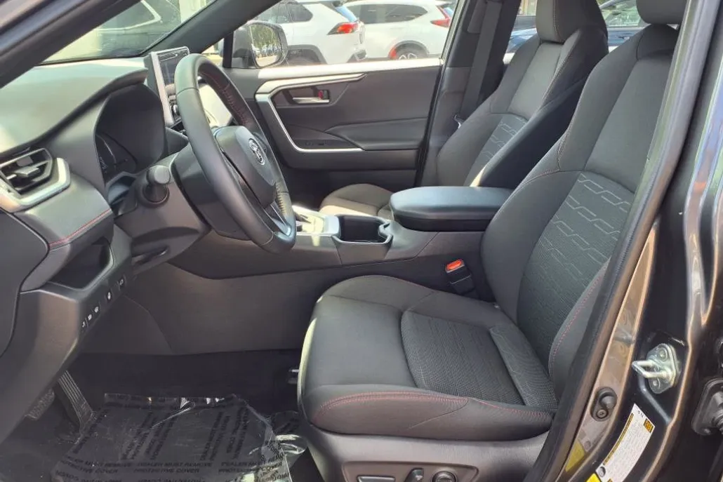 2024 Toyota RAV4 Prime SE photo 1