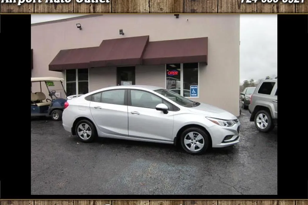 2017 Chevrolet Cruze LS photo 1