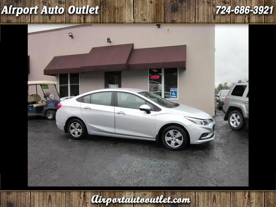 2017 Chevrolet Cruze LS photo 1