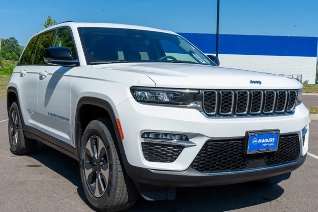 2023 Jeep Cherokee 4xe photo 1