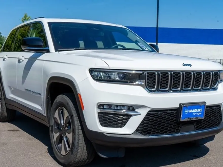 2023 Jeep Cherokee 4xe photo 1