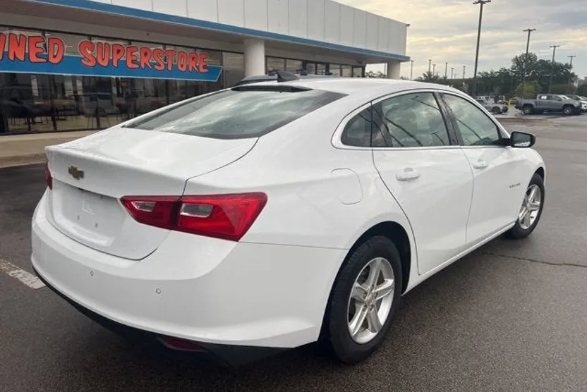 2024 Chevrolet Malibu LS photo 1