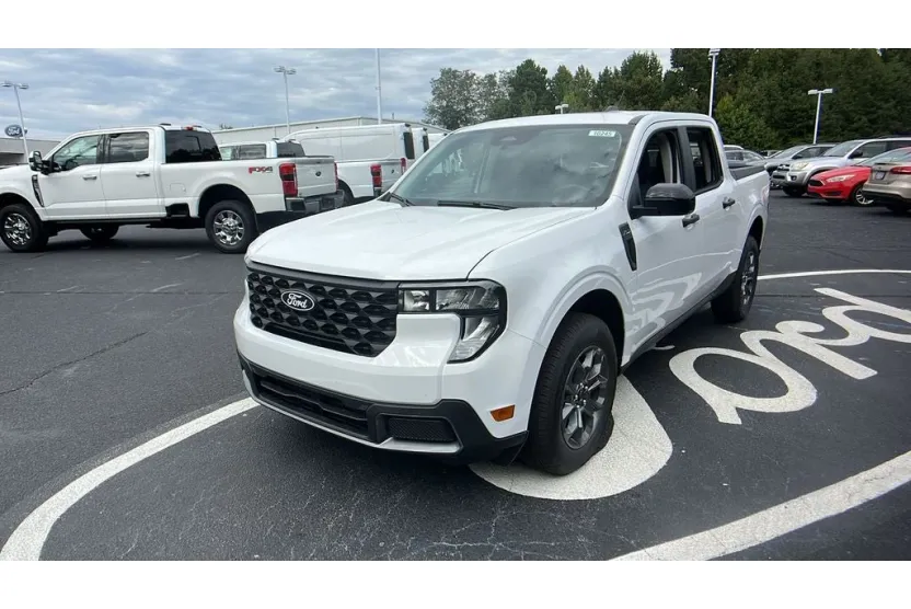 2025 Ford Maverick XLT photo 1