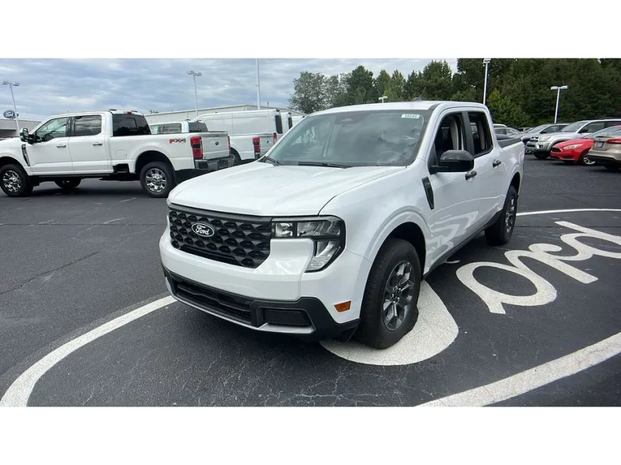 2025 Ford Maverick XLT photo 1