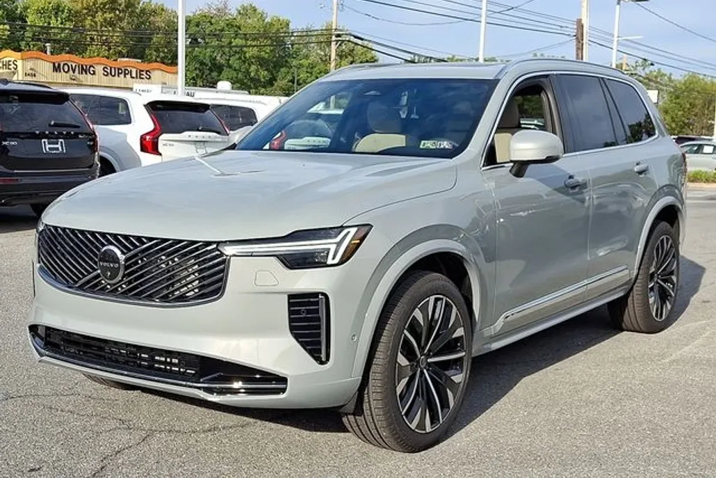 2026 Volvo XC90 Plus photo 1