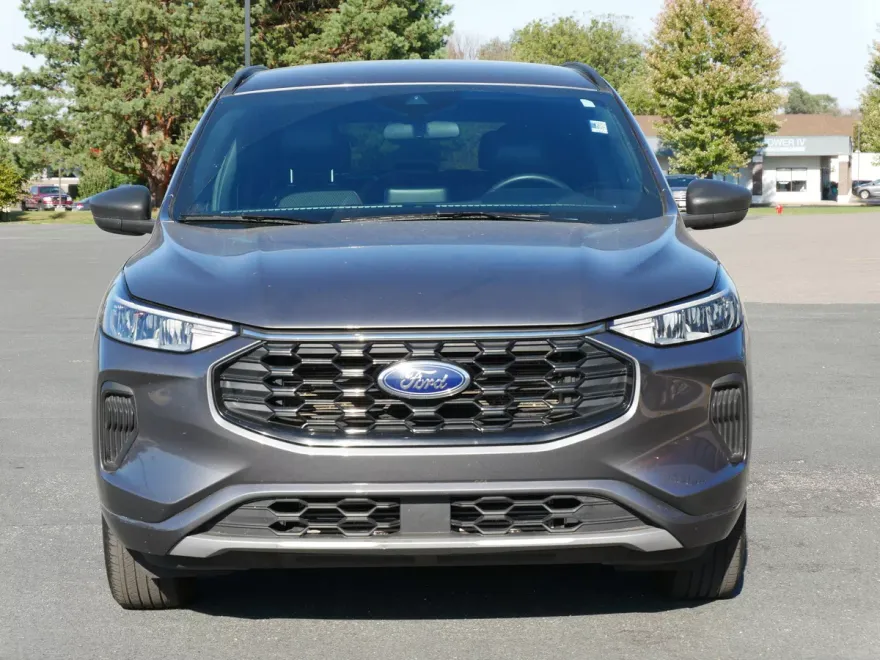 2024 Ford Escape ST-Line photo 1