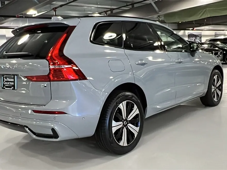 2025 Volvo XC60 Hybrid T8 Plus photo 1
