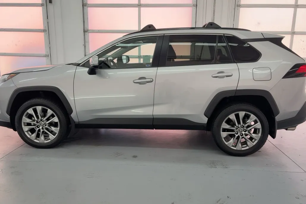 2024 Toyota RAV4 XLE Premium photo 1