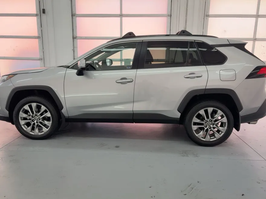 2024 Toyota RAV4 XLE Premium photo 1