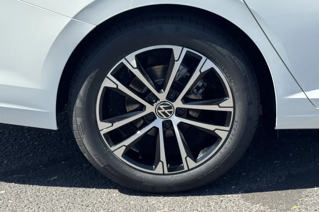 2025 Volkswagen Jetta Sport photo 1