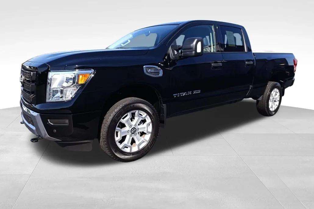 2024 Nissan Titan SV photo 1