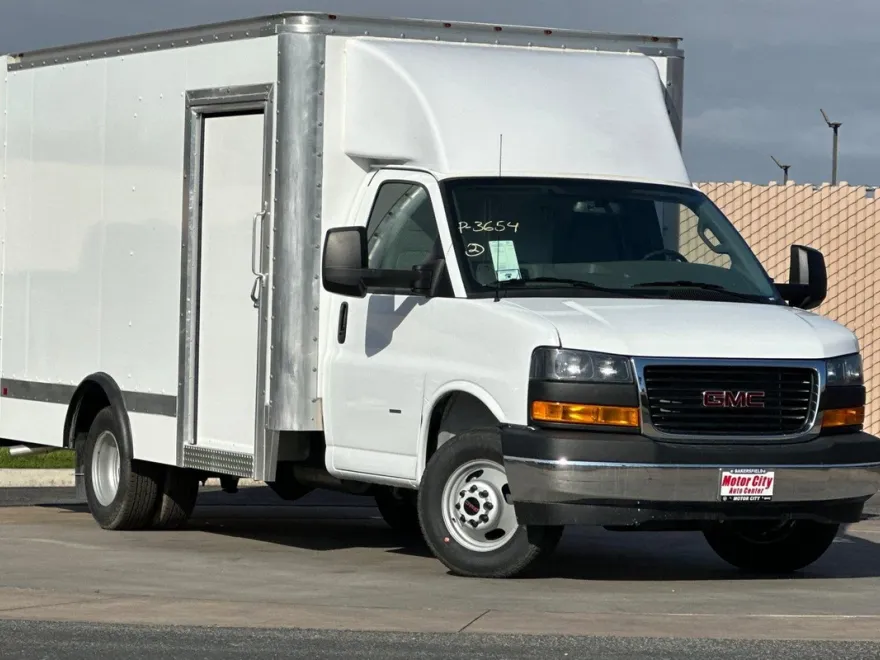 2023 Gmc Savana Cutaway photo 1