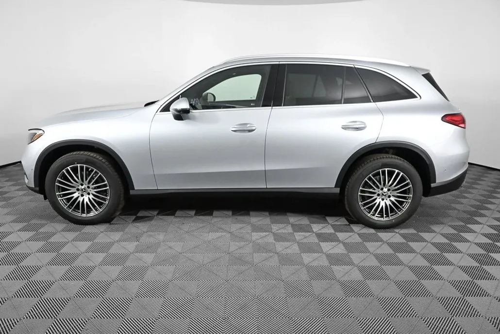 2026 Mercedes Benz GLC 300 4MATIC photo 1