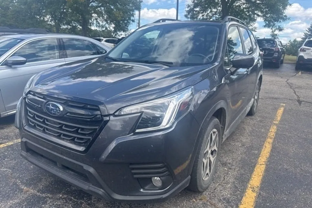 2022 Subaru Forester Premium photo 1