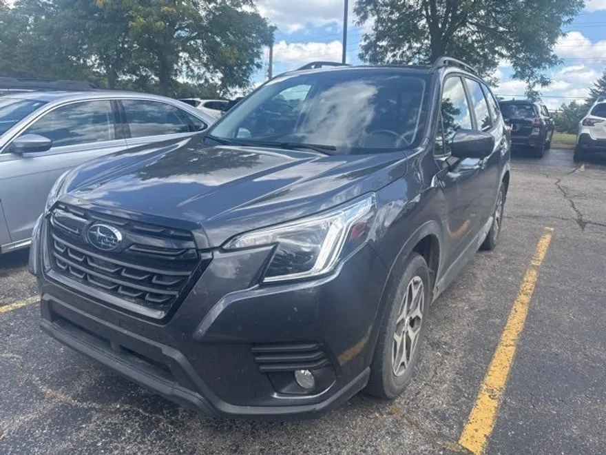 2022 Subaru Forester Premium photo 1