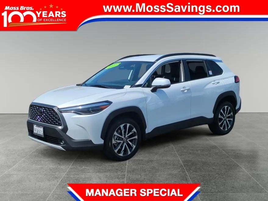 2023 Toyota Corolla Cross XLE photo 1