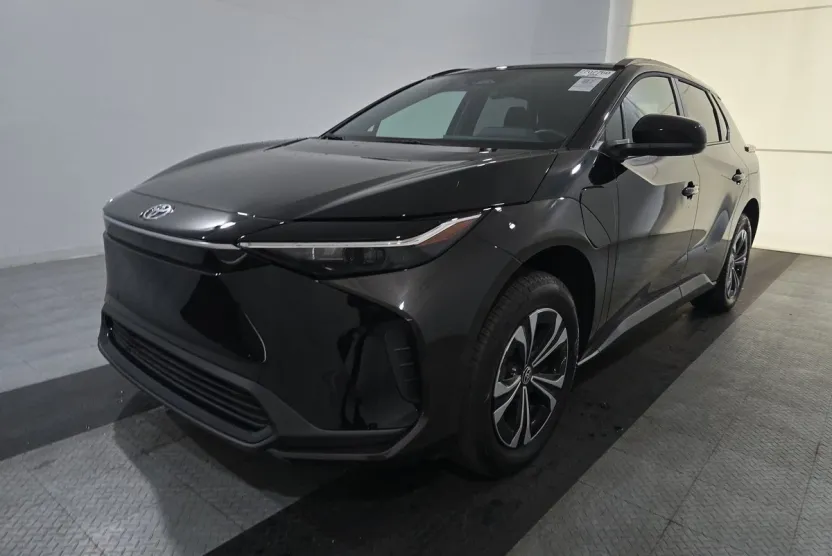 2024 Toyota bZ4X XLE photo 1