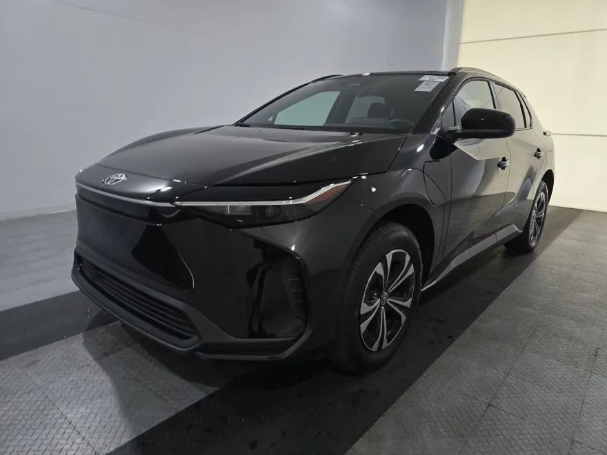 2024 Toyota bZ4X XLE photo 1