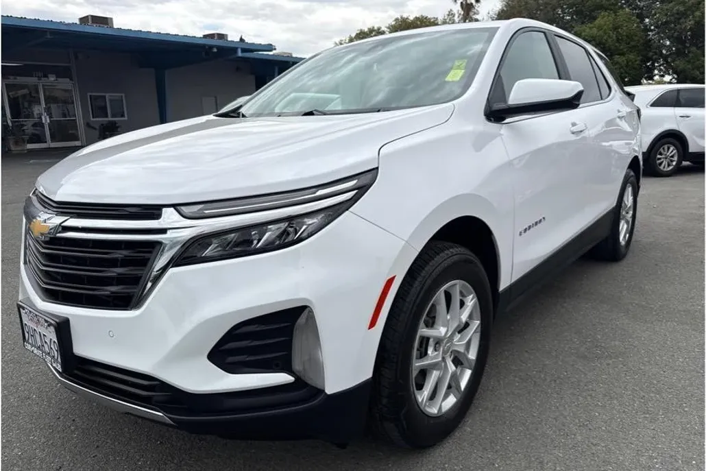 2023 Chevrolet Equinox LT photo 1