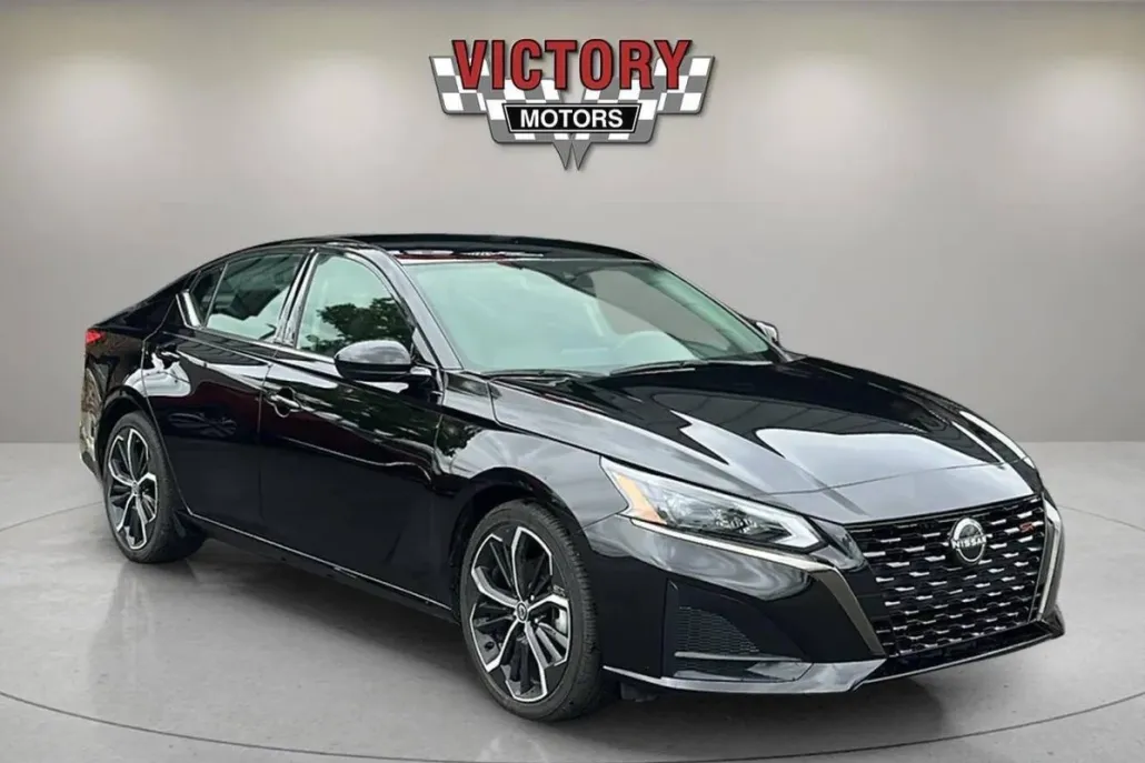 2023 Nissan Altima 2.5 SR photo 1