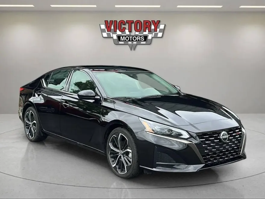 2023 Nissan Altima 2.5 SR photo 1