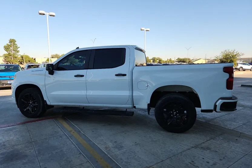 2023 Chevrolet Silverado 1500 Custom photo 1