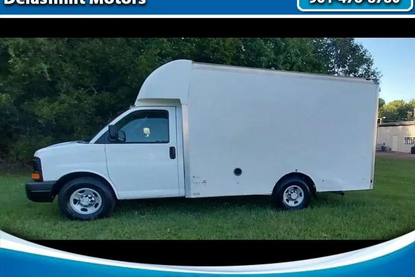 2015 Chevrolet Express 3500 Cutaway photo 1
