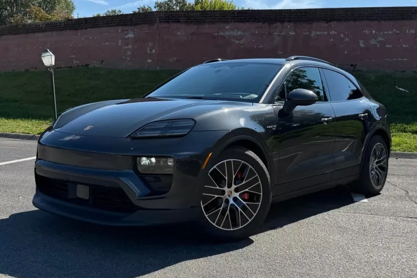 2025 Porsche Macan Electric photo 1