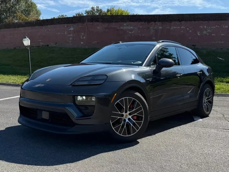 2025 Porsche Macan Electric photo 1