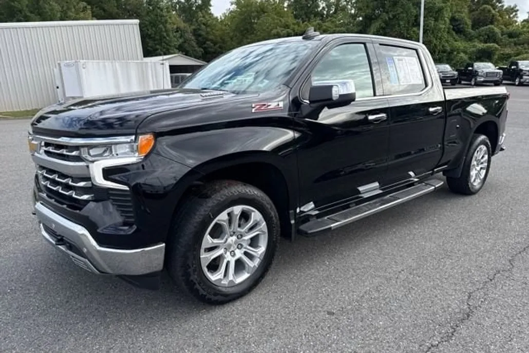 2023 Chevrolet Silverado 1500 LTZ photo 1