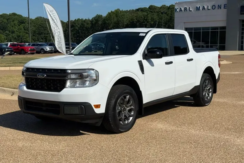 2024 Ford Maverick XLT photo 1