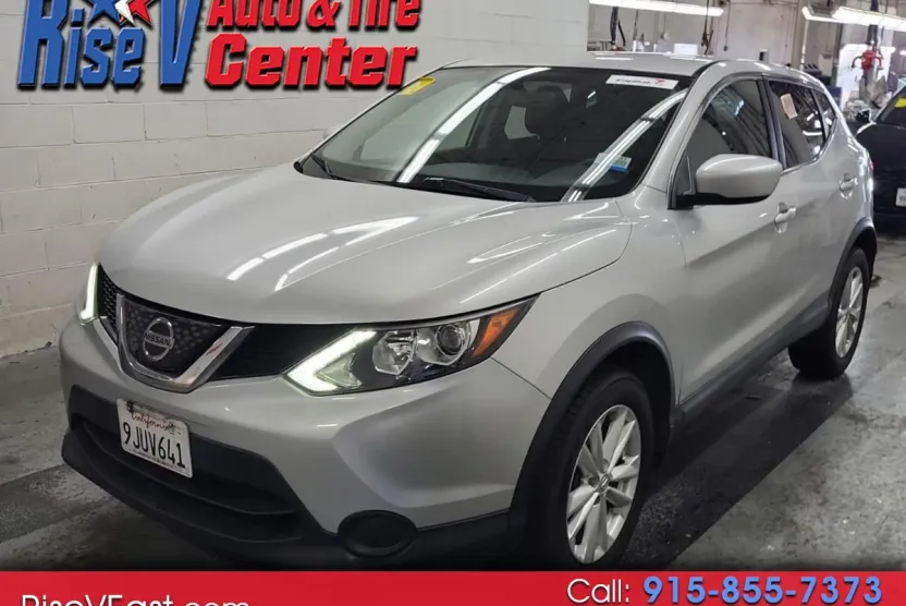 2018 Nissan Rogue Sport S photo 1